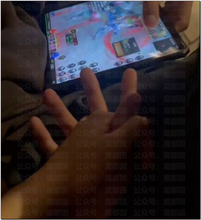 震惊！顶流男星被人气小花爆出轨+和新人开房+私密视频流出