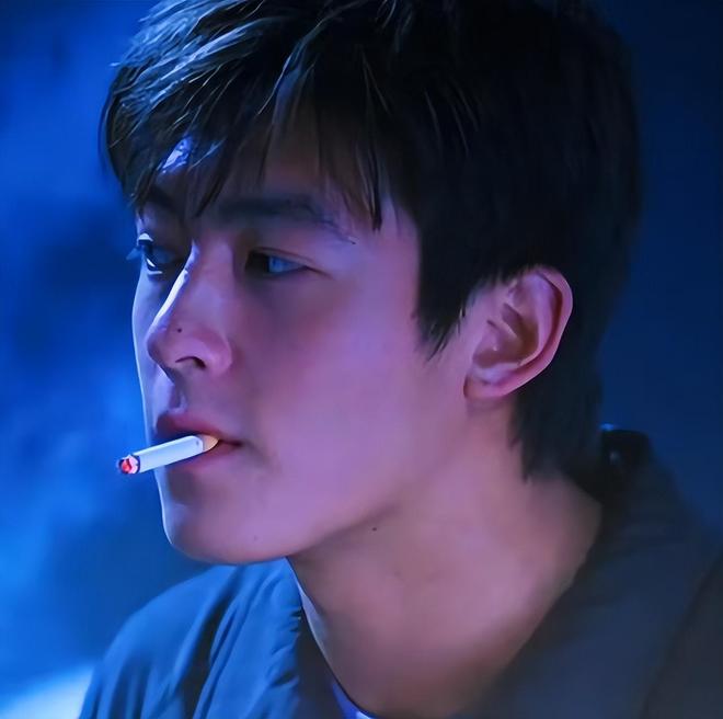 陈冠希参加活动状态差，皮肉下垂皱纹明显，网友感叹不如谢霆锋