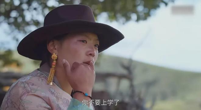 丁真自曝曾遭圈内人歧视，被嘲身上有异味，直言自己像讨饭的