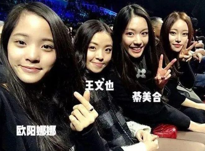 王一博海外行踪成谜，逛唐人街超市被偶遇，身边女生神似綦美合