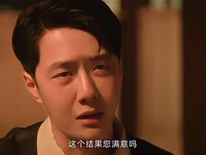 王一博海外行踪成谜，逛唐人街超市被偶遇，身边女生神似綦美合