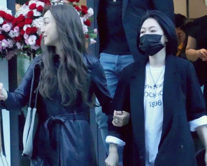 小S今年复出无望！好友曝其可能明年2月后回归，女儿反倒开工了