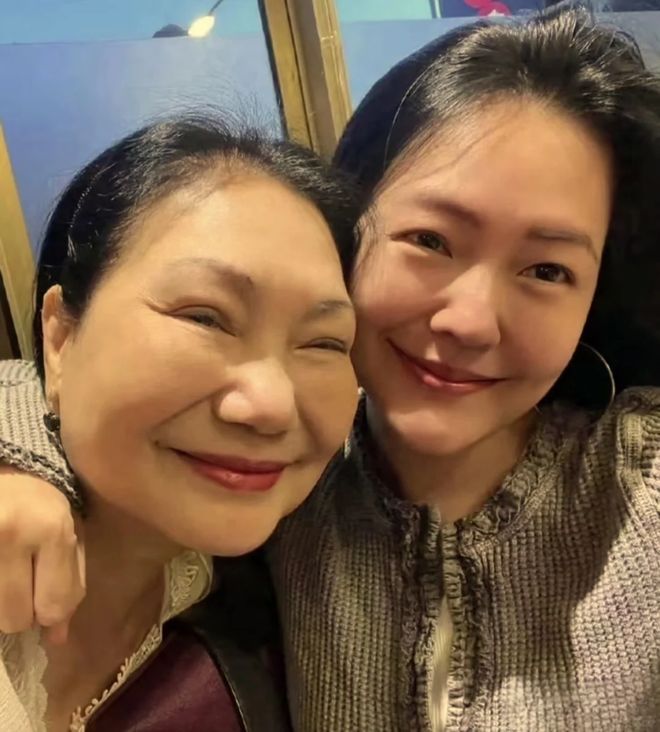 小S今年复出无望！好友曝其可能明年2月后回归，女儿反倒开工了