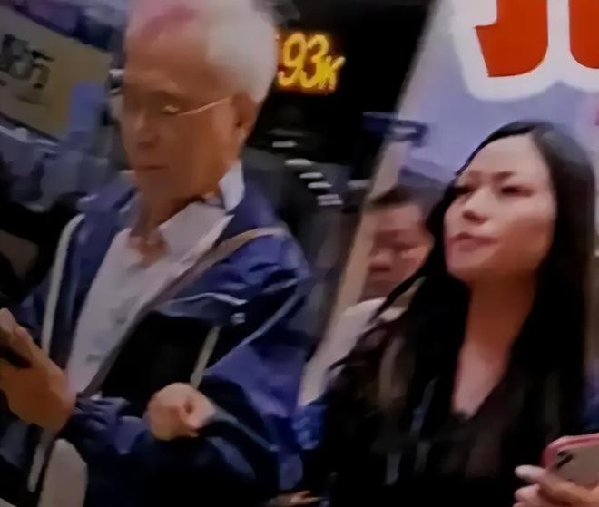 TVB老戏骨辟谣小37岁女友失踪，称其正在忙事业，女方背景遭质疑