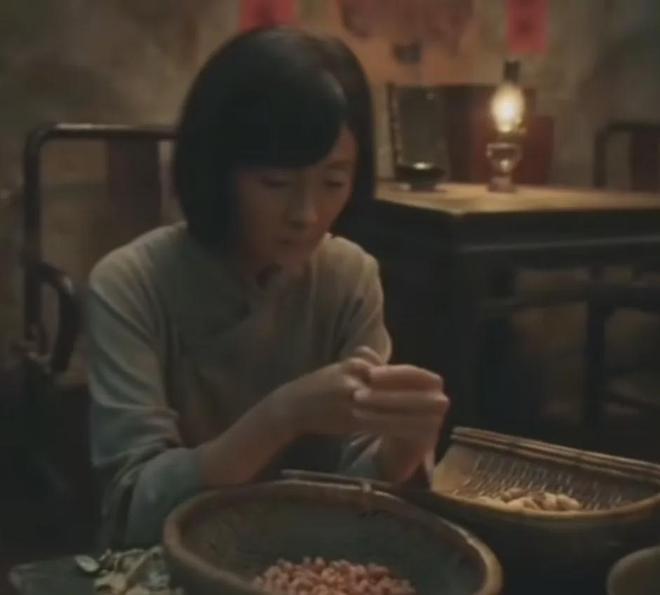 《生万物》结局烂尾，杨幂离得奖越来越远，38岁了光有进步可不够