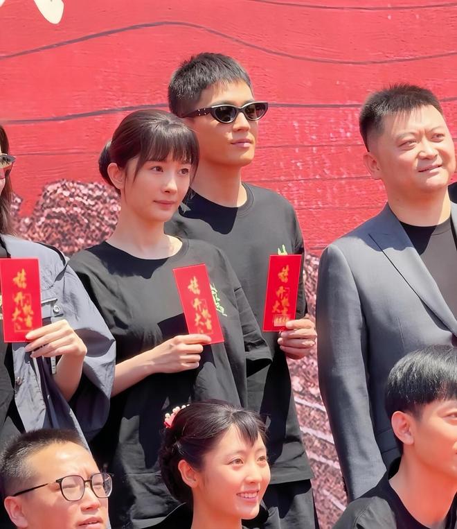 杨幂靠生万物翻身，打破掉队传闻，导演曝杨幂常把高光让给对手演