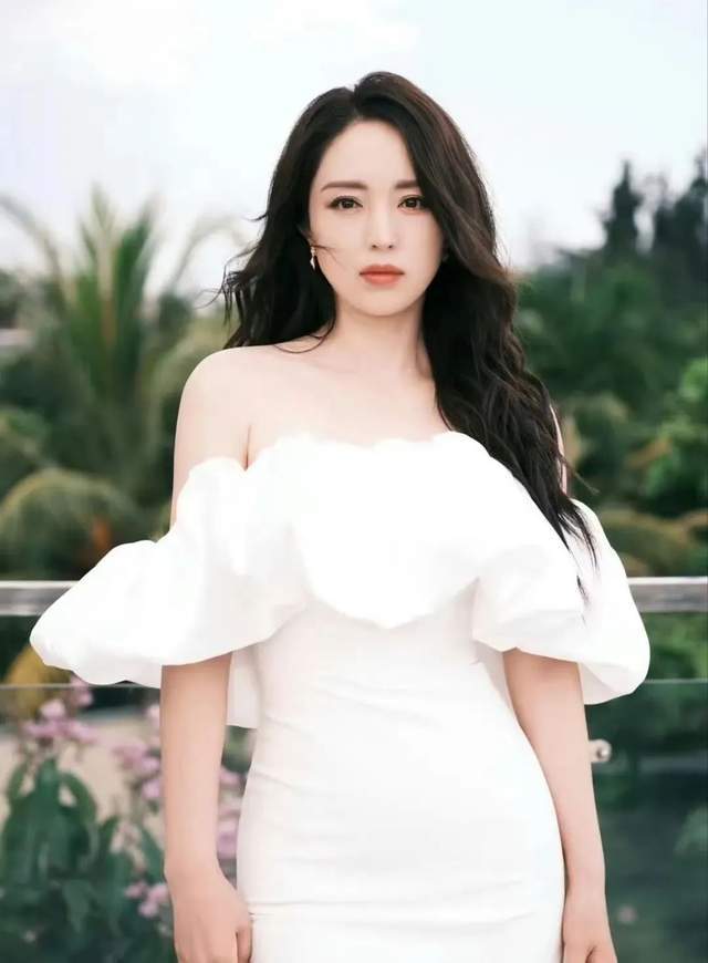 大学同学自曝曾暗恋董璇四年，网友：长这么帅，比前任现任都强！