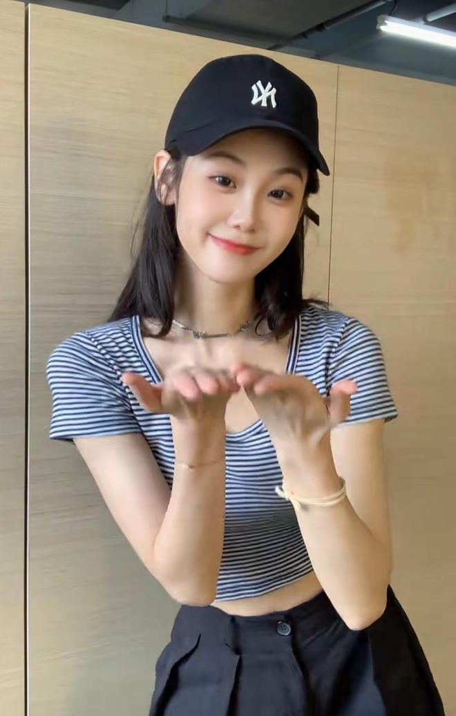 郑恺小姨子不忍了！回应在姐夫家蹭吃蹭住，8万买包事件真相大白