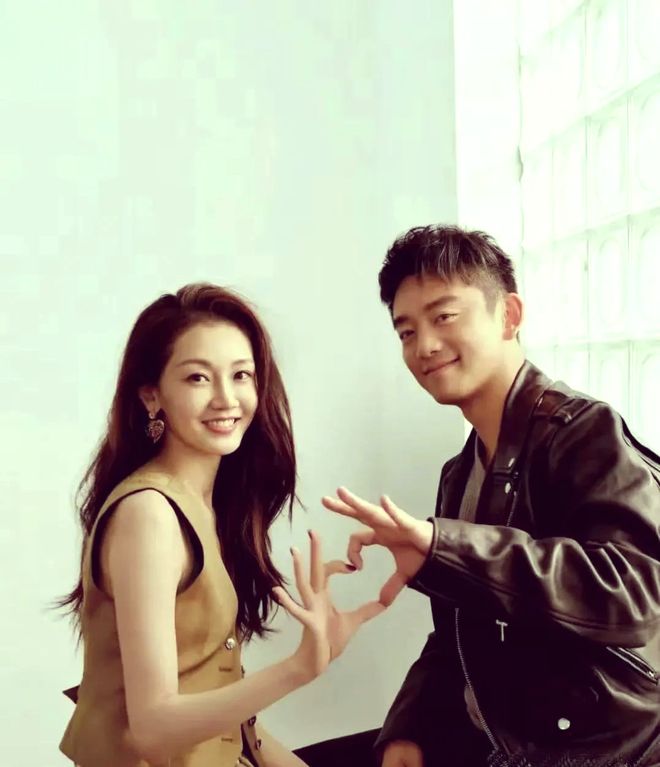 郑恺小姨子辟谣8万名牌包！中戏毕业资源好，和韩庚演过前任4