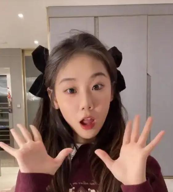 郑恺小姨子辟谣8万名牌包！中戏毕业资源好，和韩庚演过前任4
