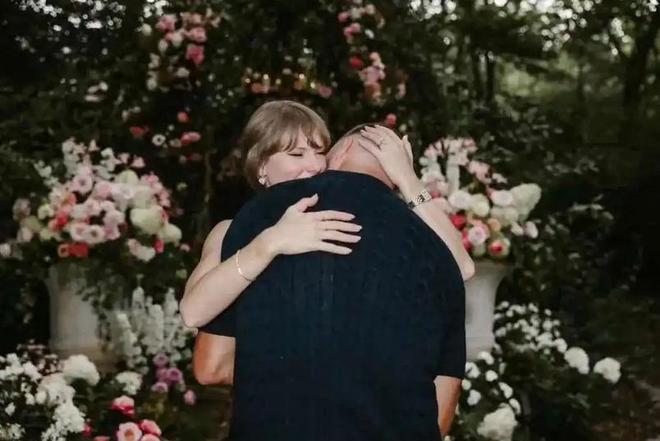情定35岁球星，霉霉新专辑会有订婚歌吗？订婚宣言背景音乐有玄机