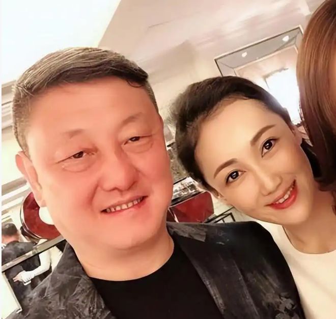 韩磊老婆疑发声！控诉他出轨多人还有私生子，补税5000万不肯离婚
