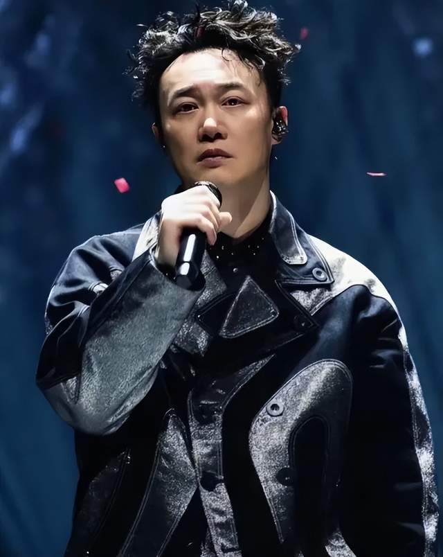 陈奕迅团队大翻车！不满线上专辑被批评，公开吐槽内地歌迷事多
