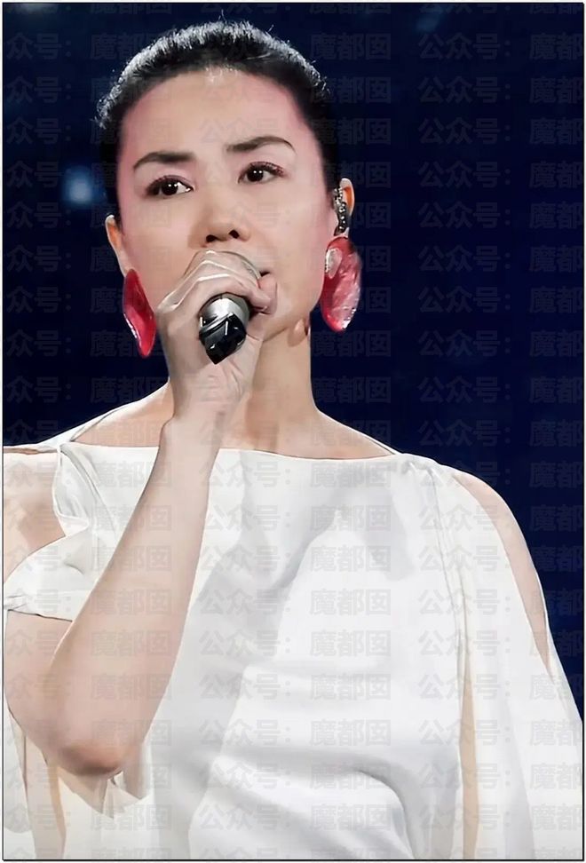 网传中国家喻户晓57岁传奇巨星歌手出轨致人怀孕还抢手机？