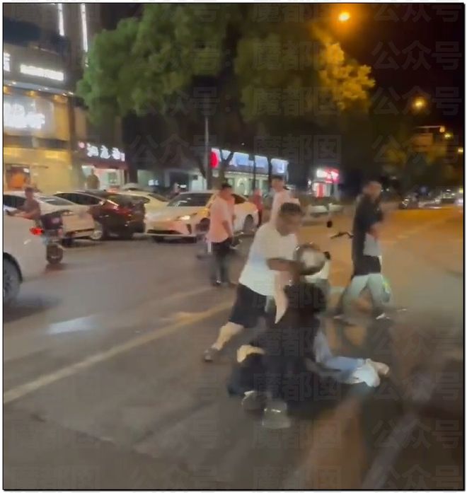 网传中国家喻户晓57岁传奇巨星歌手出轨致人怀孕还抢手机？