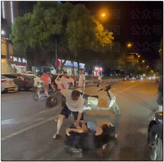网传中国家喻户晓57岁传奇巨星歌手出轨致人怀孕还抢手机？