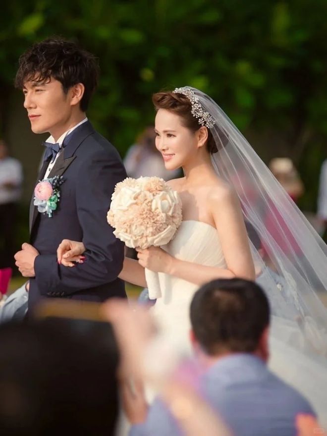46岁急着再婚的董璇，还能维持现状多久？