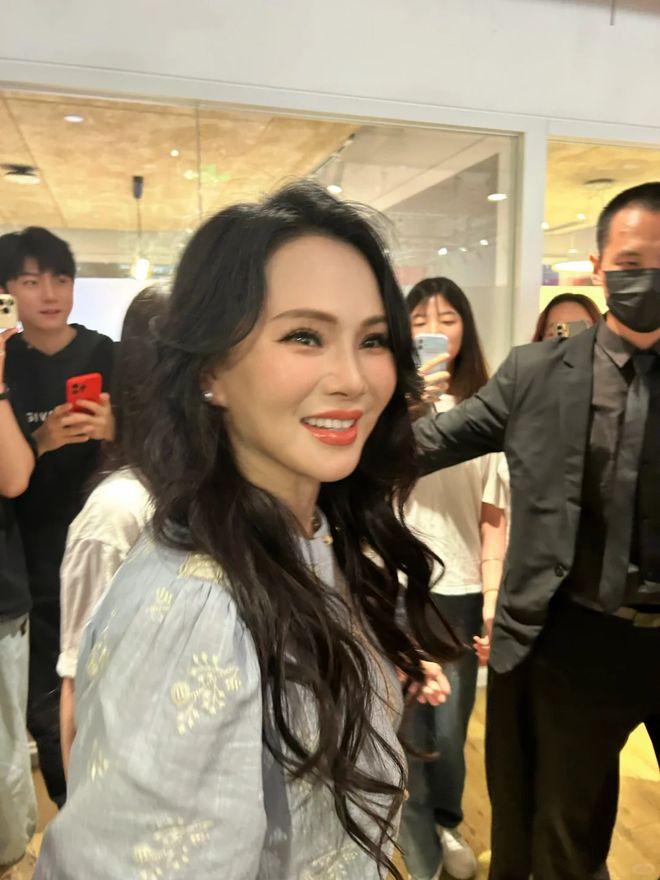 46岁急着再婚的董璇，还能维持现状多久？