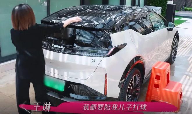 董璇晕车名场面，拿下新能源最佳广告位