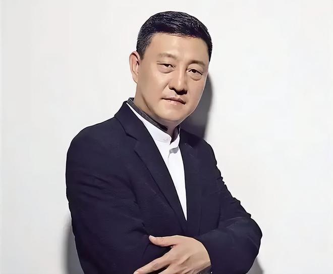 韩磊夫妇否认出轨，爆料人发声道歉，直言自己农村出身，无力对抗