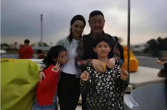 韩磊夫妇否认出轨，爆料人发声道歉，直言自己农村出身，无力对抗