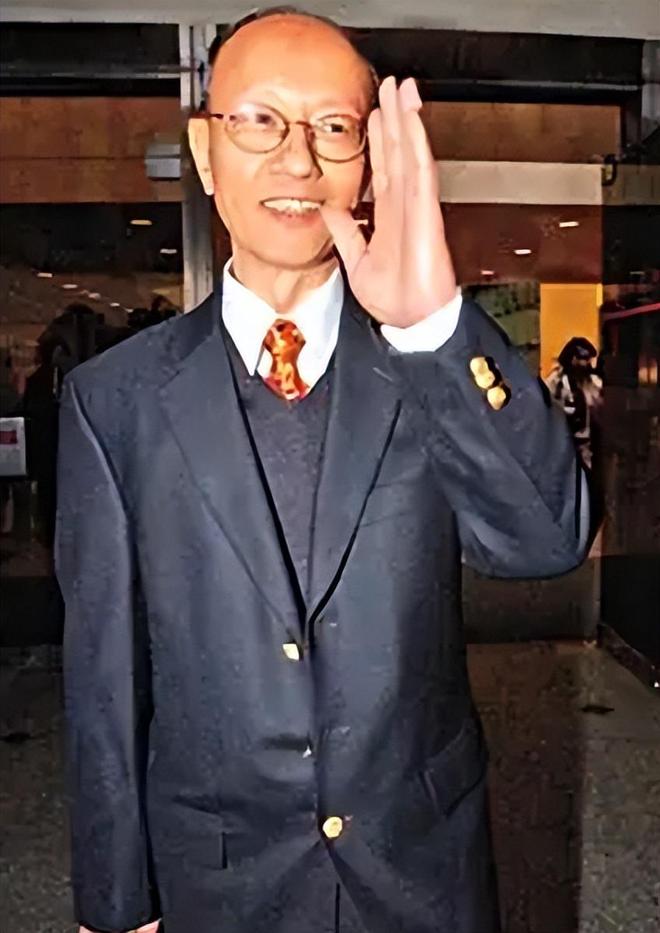 陈奕迅父亲被扒！因贪污坐牢6年，出狱后高调亮相儿子演唱会