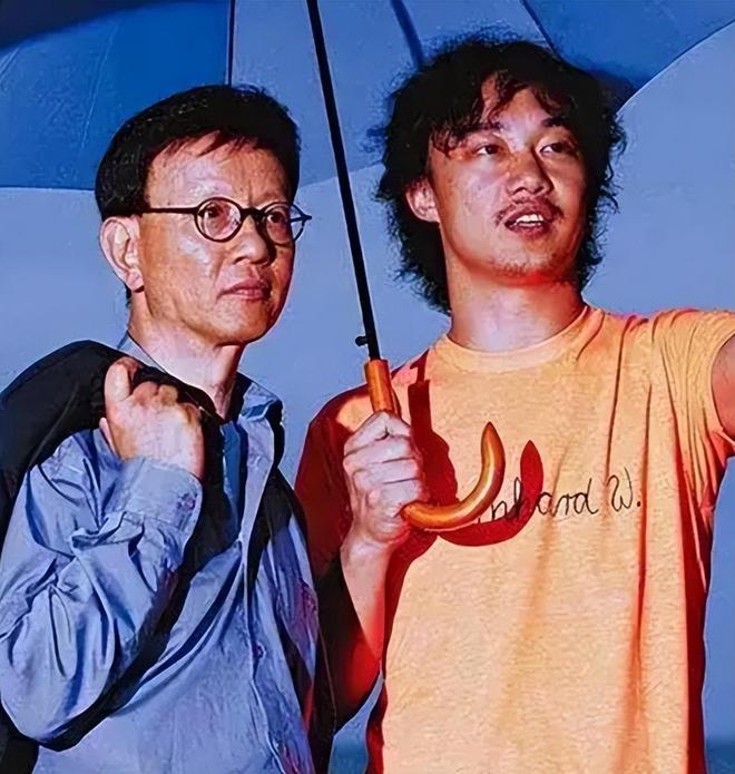 陈奕迅父亲被扒！因贪污坐牢6年，出狱后高调亮相儿子演唱会