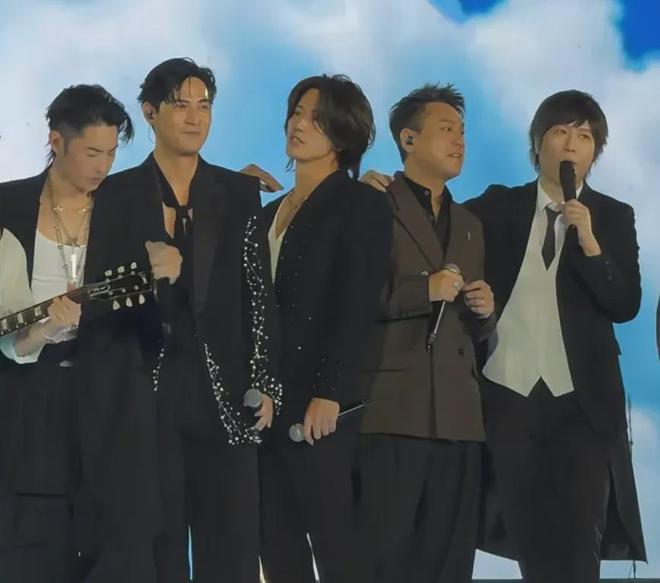 F4合体变“上春山2.0”，朱孝天服装站位都尴尬，曾公开承认不和
