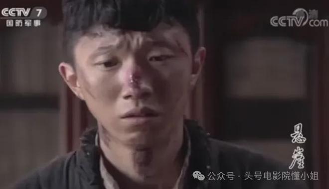 张嘉益13年前身边的男孩，火了！《生万物》里坏透，《归队》换脸
