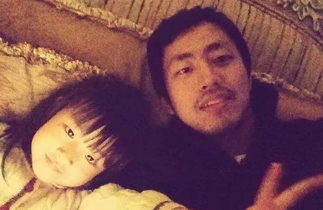 清华毕业不上班，养个女儿不上学，如今他把日子过成了这样……