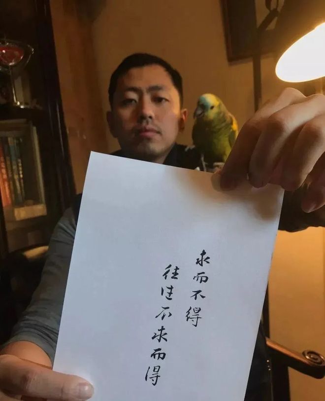 清华毕业不上班，养个女儿不上学，如今他把日子过成了这样……