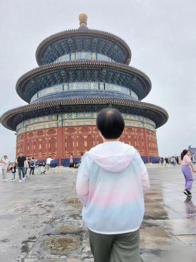 那些涌向电影院的中年人，在陈佩斯的《戏台》中寻找自己