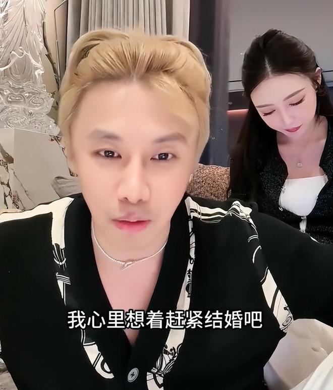 冯绍峰与新女友又被拍了！​女方撞脸马筱梅，还疑似被前任内涵