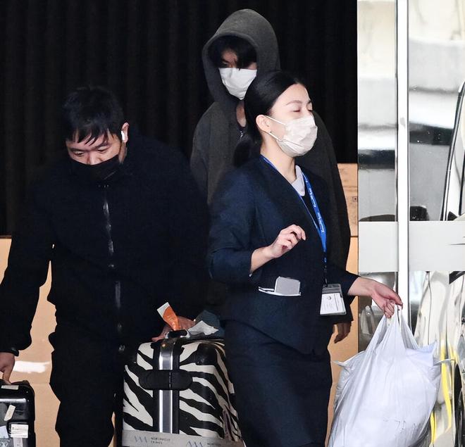大S骨灰安置家中，家属六神无主未设灵堂，还是王伟忠拿主意包机