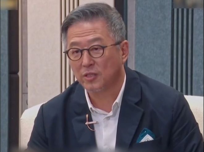 大S骨灰安置家中，家属六神无主未设灵堂，还是王伟忠拿主意包机