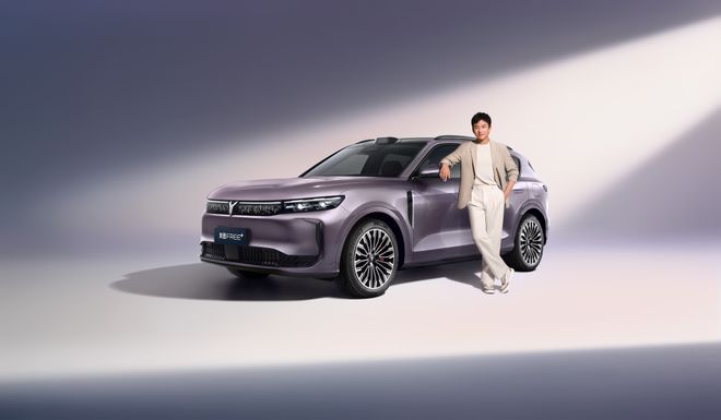 《邓超“新戏”评价：超常发挥、超乎想象、超越以往》