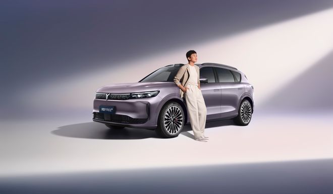 《邓超“新戏”评价：超常发挥、超乎想象、超越以往》