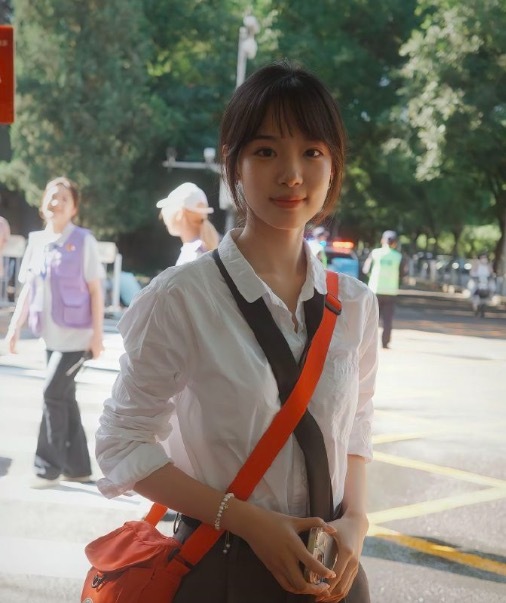 北京电影学院开学新生报到 这颜值都太高了吧