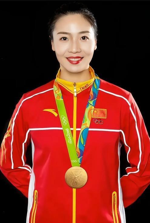 魏秋月晒二胎宝宝照 女排传奇再添新成员