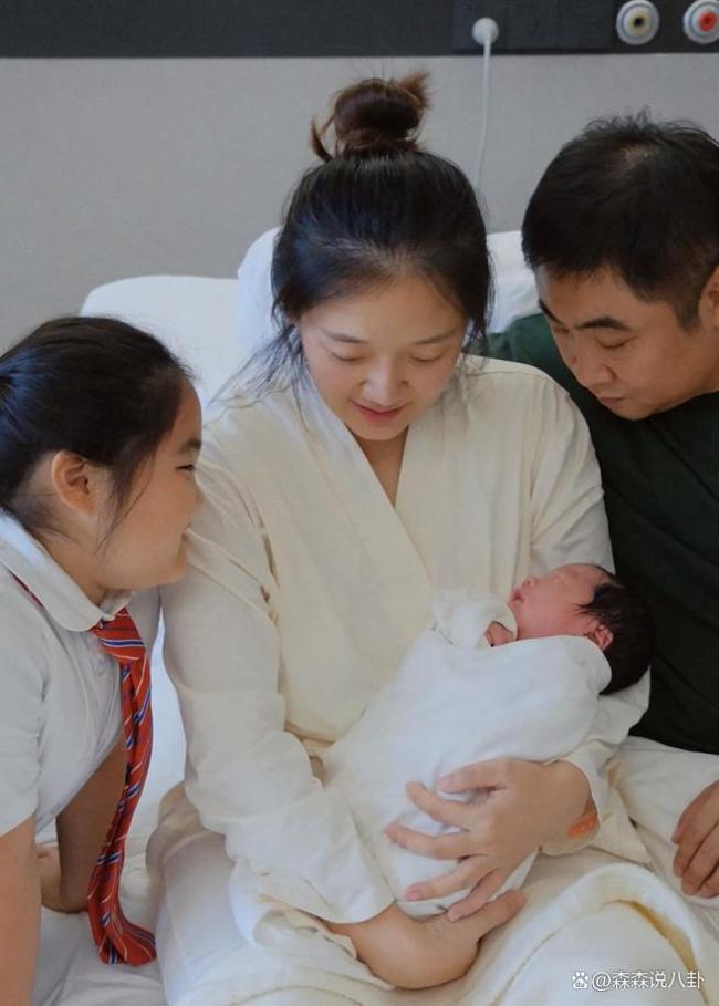 乔杉妻子莫丹官宣三胎得子 喜剧家庭再添新成员