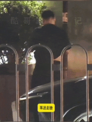 李嘉格离婚，全网跑来给她妈站队？