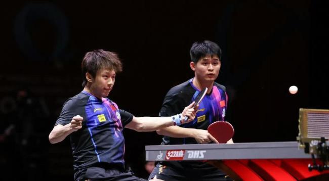 中国大满贯活动欢乐多：孙颖莎吃完烤鸭就开练，队员上手体验非遗技艺 科学备战显智慧