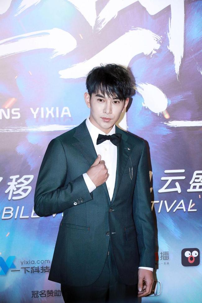 成毅赴山海今晚二创井喷了