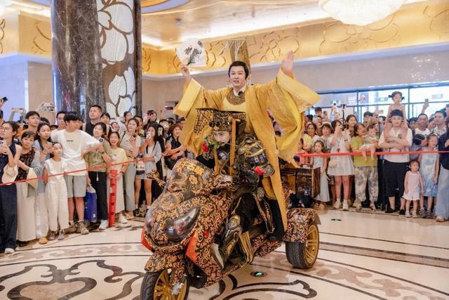 “李世民”在景区跳科目三