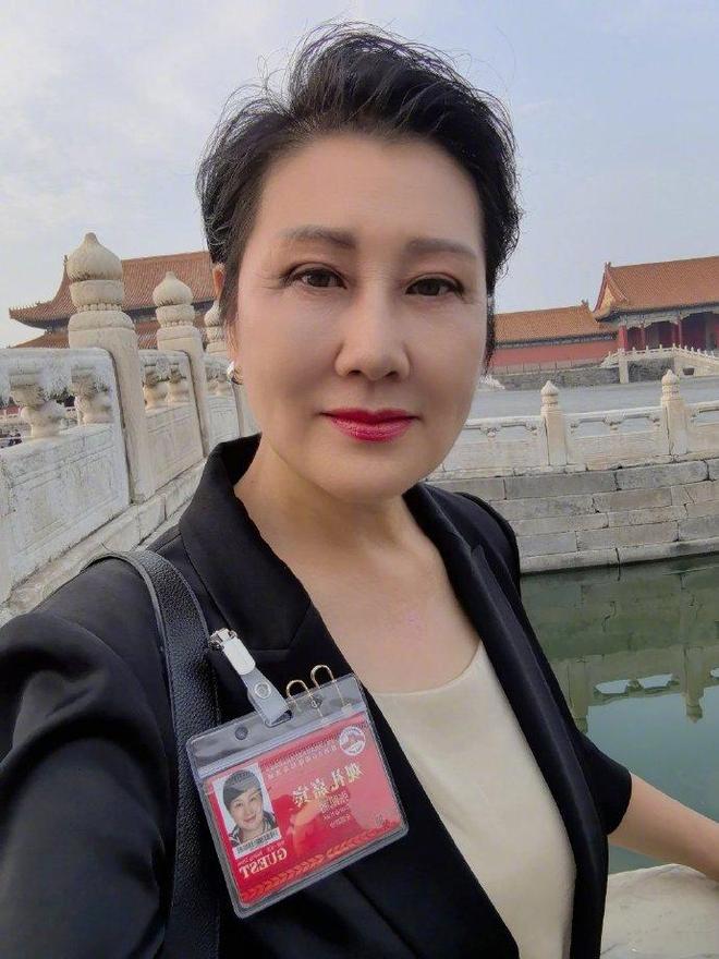 受邀观礼九三阅兵的8位明星，个个口碑好，这才是我们该追的明星