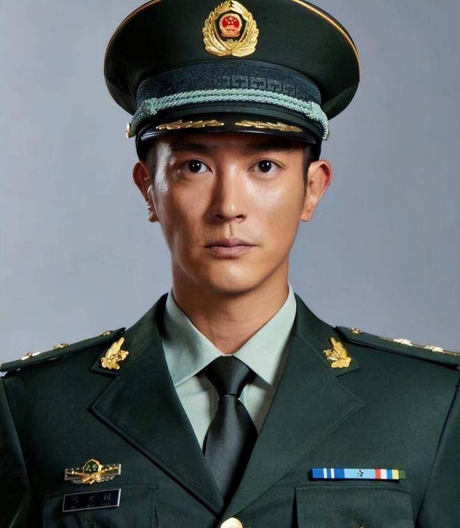 受邀观礼九三阅兵的8位明星，个个口碑好，这才是我们该追的明星