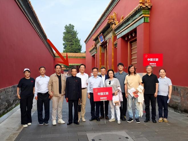 受邀观礼九三阅兵的8位明星，个个口碑好，这才是我们该追的明星