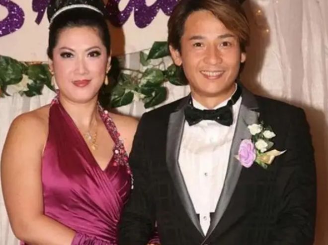 港星黄泽锋58岁妻子产女！年过五旬连生二胎，差点因并发症送命