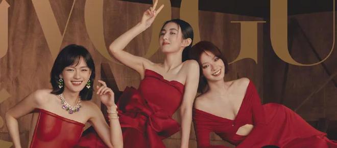 VOGUE群封被嘲太土！杨幂苦笑热巴呆滞，刘亦菲站C位惹争议