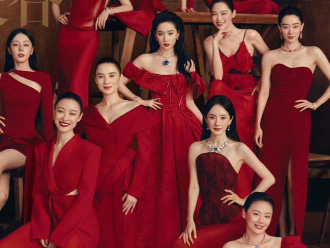 VOGUE群封被嘲太土！杨幂苦笑热巴呆滞，刘亦菲站C位惹争议